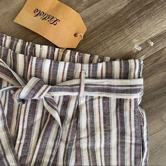 Listicle boutique casual paper bag shorts with tie waist Size Large NWT - Picture 4 of 8